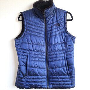 New Women's The North Face Mossbud Swirl Reversible Vest in Blue/Black